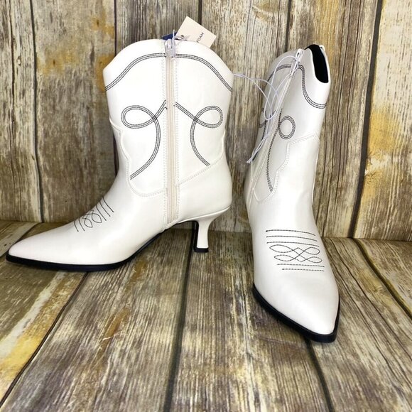 NWT Universal Thread Jenson Women's White Western Booties Size 7.5M - Picture 1 of 7